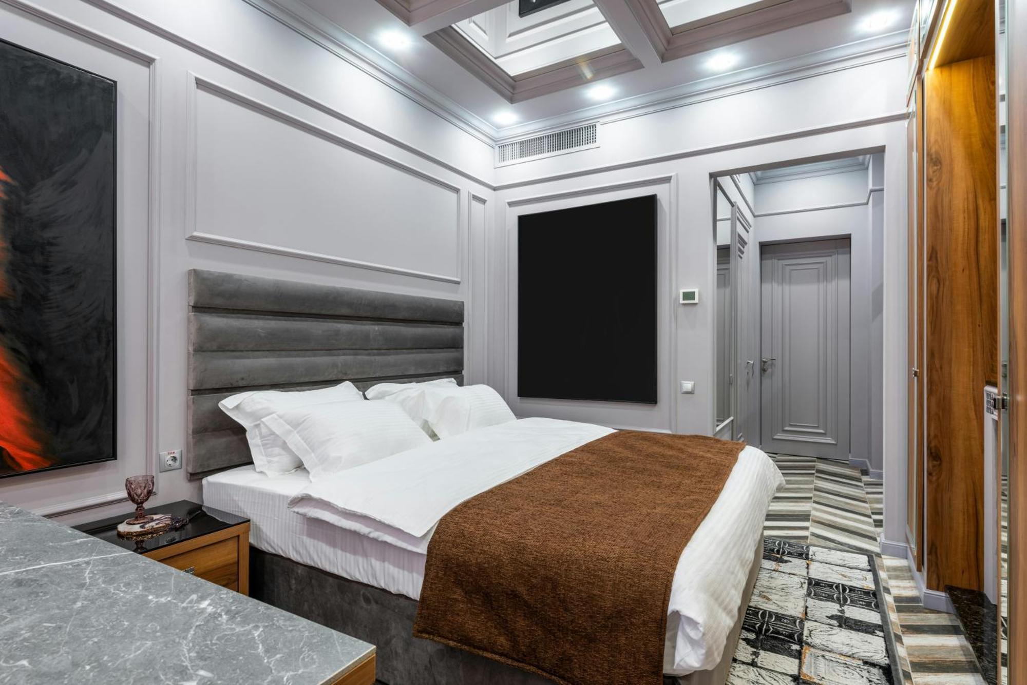 Triton Grand Hotel